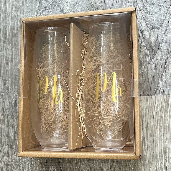 Mr. and Mrs. Gold Decal Bride Groom Wedding Stemless Champagne Flute Glasses - Picture 1 of 6